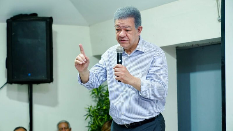 Fernández exige bajar gasolina ya que el petróleo vuelve a  US$70