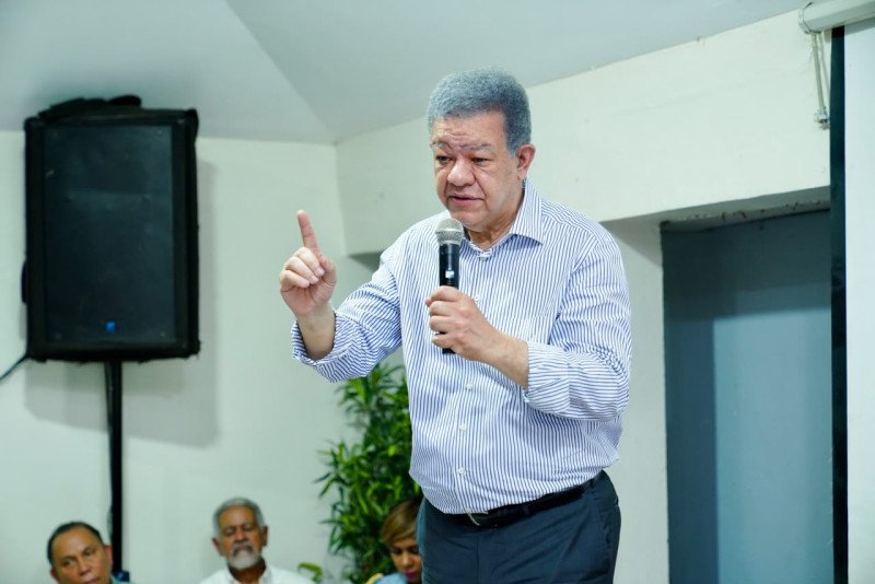 Fernández exige bajar gasolina ya que el petróleo vuelve a  US$70