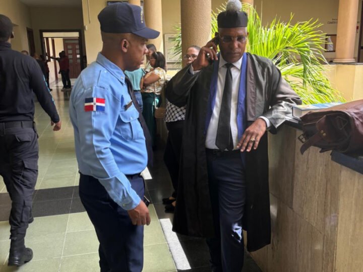 Ordenan arresto a abogado Augusto Furcal en plena audiencia