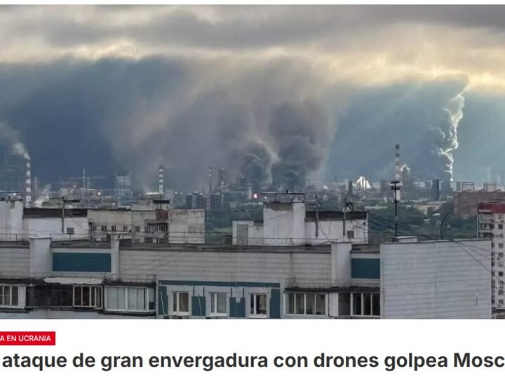 La capital rusa atacada por una ofensiva aérea ucraniana que alcanzó una refinería de petróleo, provocando espectaculares incendios