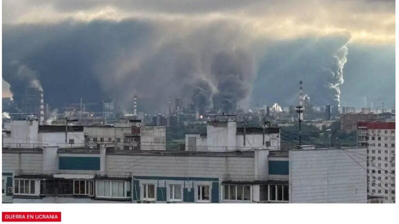 La capital rusa atacada por una ofensiva aérea ucraniana que alcanzó una refinería de petróleo, provocando espectaculares incendios