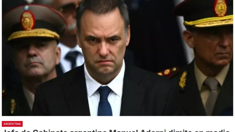 El jefe de Gabinete argentino, Manuel Adorni, presentó su renuncia este sábado al presidente Javier Milei, acorralado tras admitir hace dos semanas que ocultó 500.000 dólares en sus declaraciones juradas