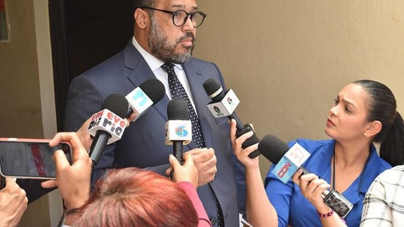 Piden proteger libertad de expresión regulando la difamación; alertan por baja de penas al «bullying» en Código Penal