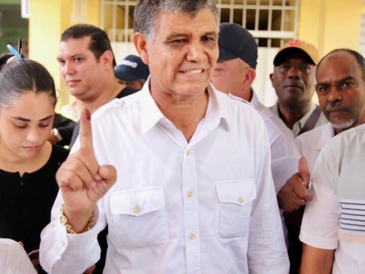 Aprueban permiso de trabajo a Francisco Peña