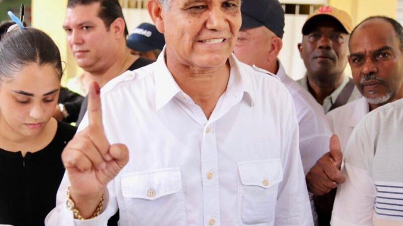 Aprueban permiso de trabajo a Francisco Peña