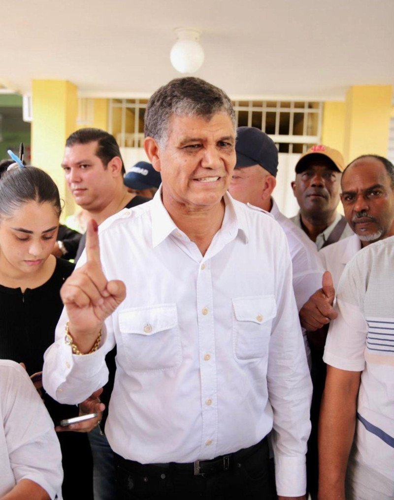 Aprueban permiso de trabajo a Francisco Peña