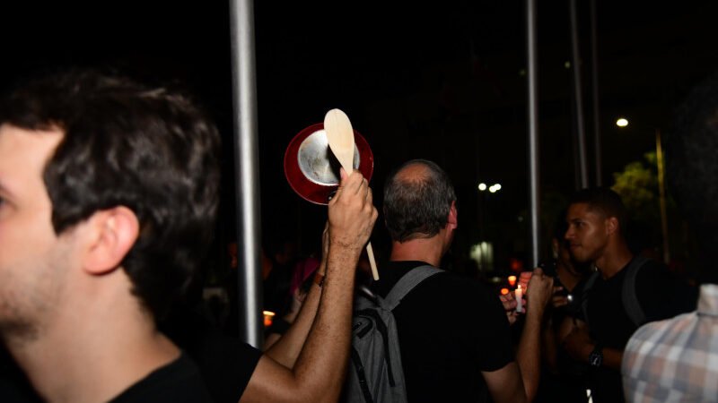 Siguen sonando los cacerolazos en sectores del Gran Santo Domingo