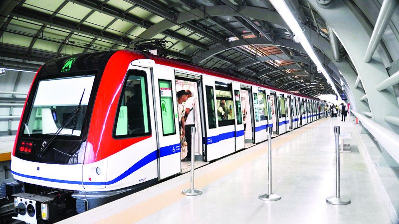 Evacúan andén del Metro luego de que persona ingresara a las vías