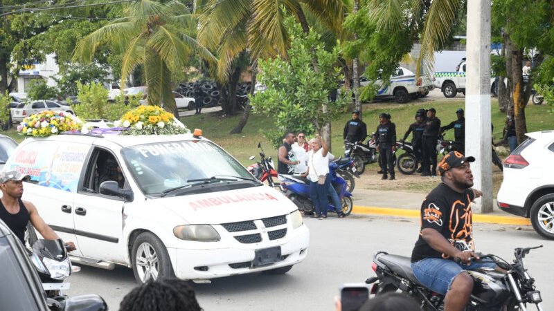 Sector en duelo y clamando por justicia; sepultan restos de Darling Mercado