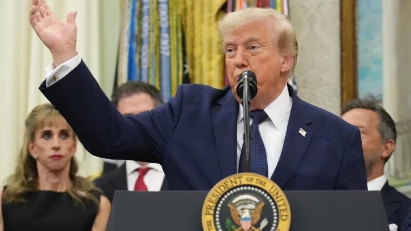 Trump  «Esta noche les vamos a dar duro»