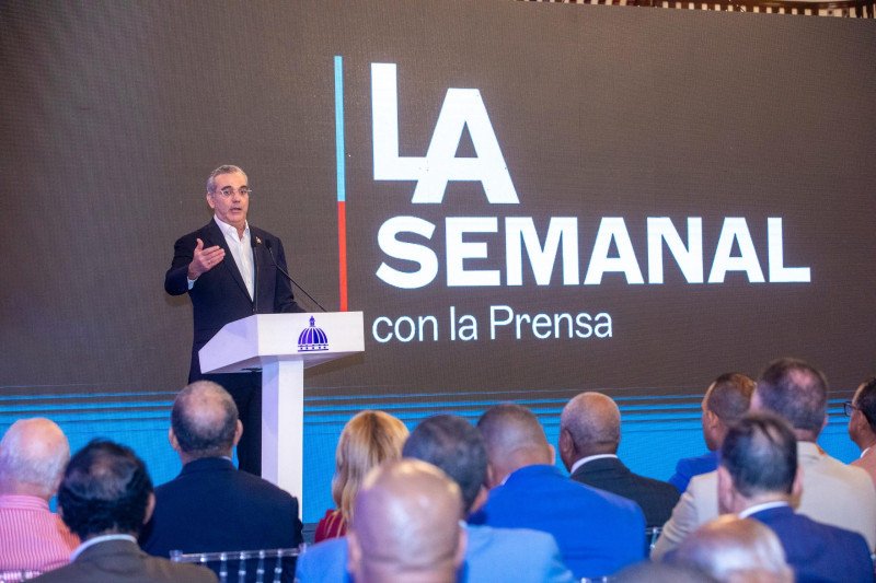 Abinader se aleja de la exposición mediática