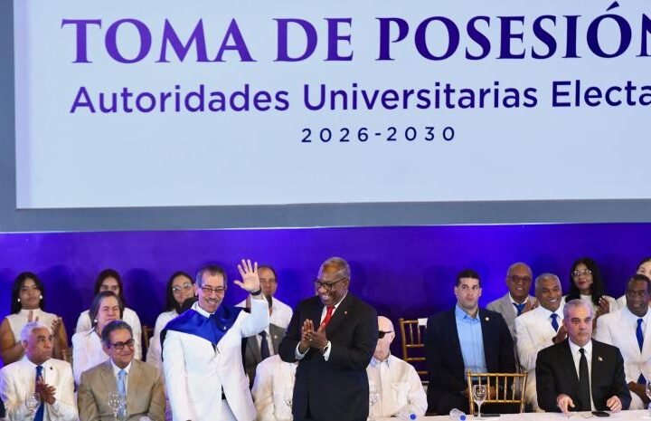 Asjana jura como nuevo rector de la UASD