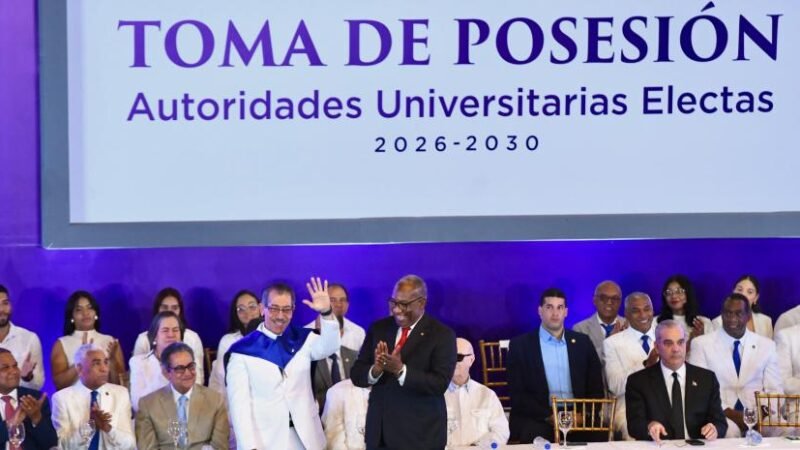 Asjana jura como nuevo rector de la UASD
