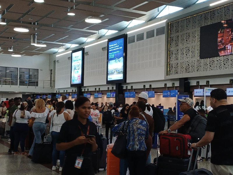 Lluvias en EE. UU. paralizan vuelos y dejan decenas de pasajeros varados en Las Américas