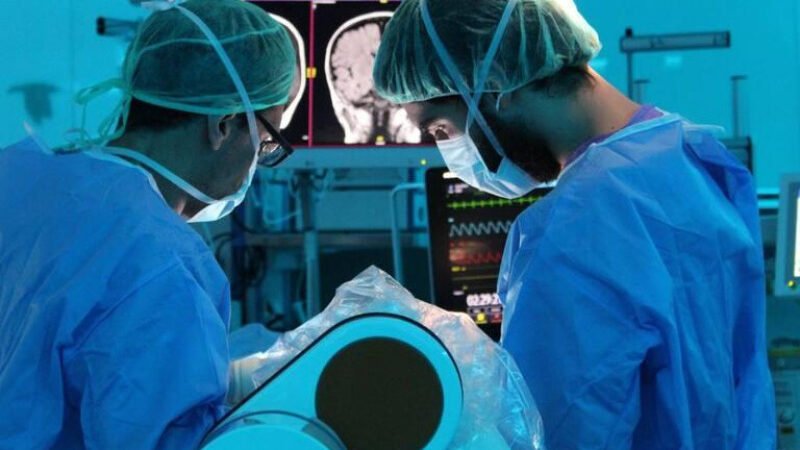 Una terapia experimental a medida ayuda a un menor con epilepsia grave a caminar sin ayuda