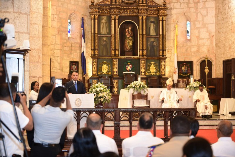 Arzobispo llama al personal del SNS a ejercer la medicina con sensibilidad, amor y esperanza
