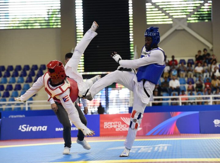 Bernardo Pie derriba al puertorriqueño Adrián Benítez en el combate por la presea dorada de la categoría -74 kilogramos