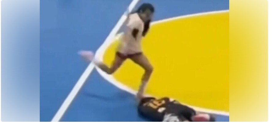 Jugadora pegó dos patadas en cabeza de rival en el piso y recibió sanción de cinco años