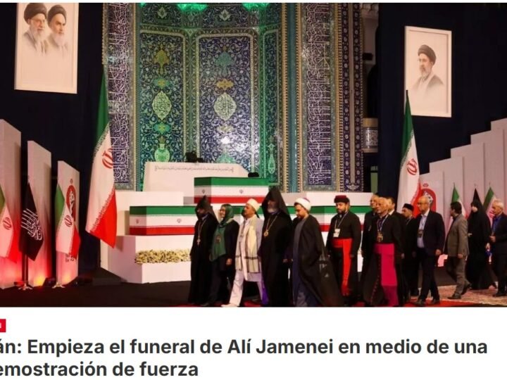Irán entierra a su líder supremo, cuyo ataúd llegó este viernes al complejo religioso de la Gran Mosalla