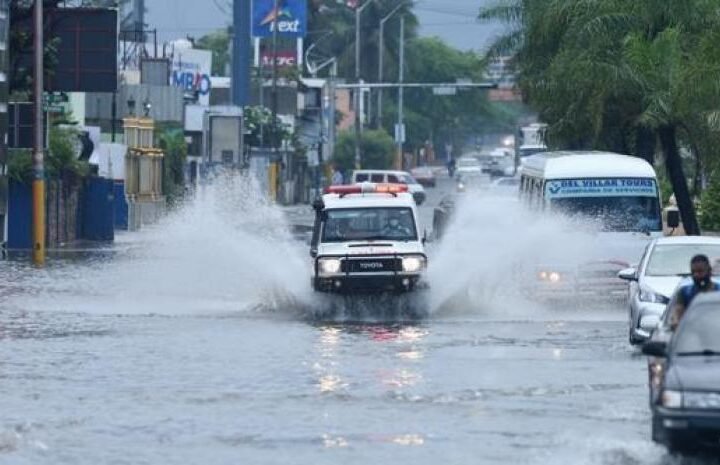 Aguaceros este lunes; siguen las provincias en alerta