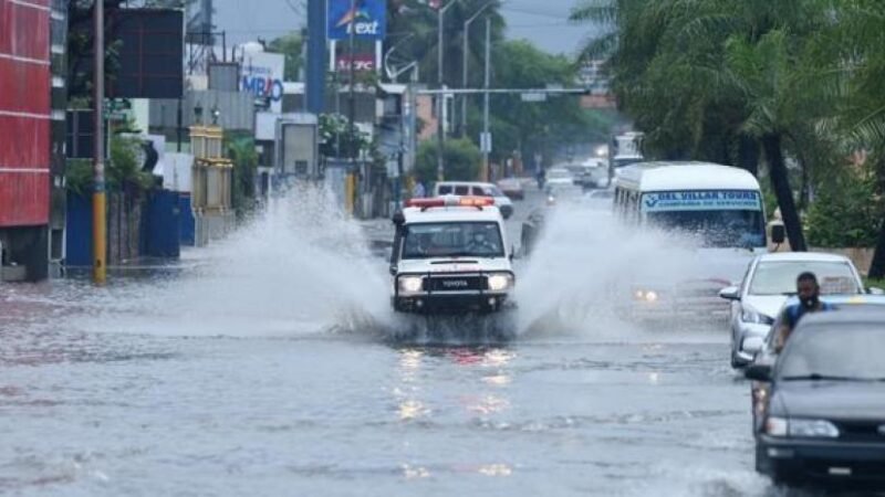 Aguaceros este lunes; siguen las provincias en alerta