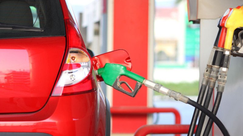 Gobierno aumenta precios de gasolina y gasoil regular