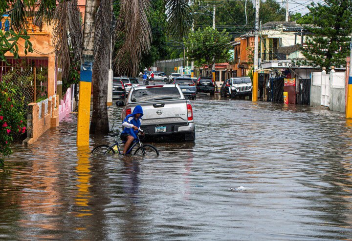 Vaguada y onda tropical generarán lluvias a partir del mediodía del martes
