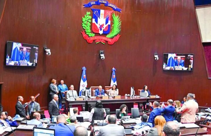 Legisladores del PRM encabezan de nuevo la lista de excusas y ausencias sin recibir sanciones