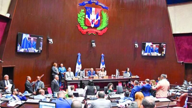 Legisladores del PRM encabezan de nuevo la lista de excusas y ausencias sin recibir sanciones