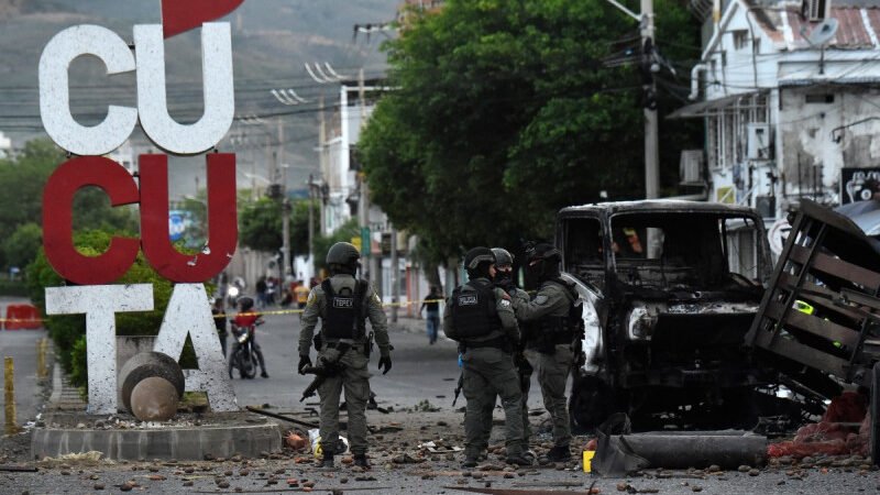 Bomba en Colombia  heridos 11por a días de la investidura presidencial