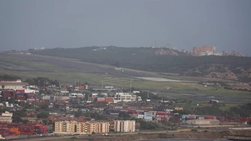 Venezuela reanuda las operaciones de carga en su principal aeropuerto tras el cierre por los sismos