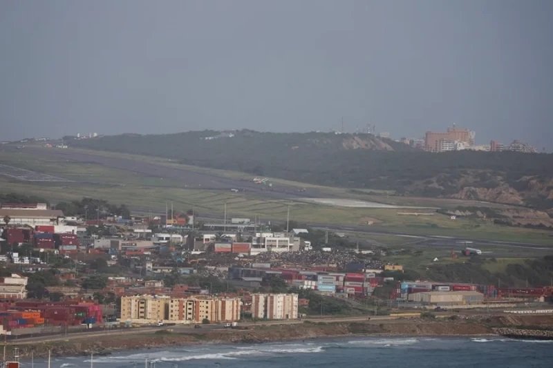 Venezuela reanuda las operaciones de carga en su principal aeropuerto tras el cierre por los sismos