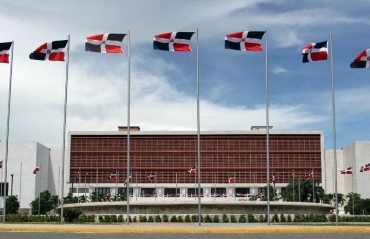 Congresistas que hicieron negocios con el Estado