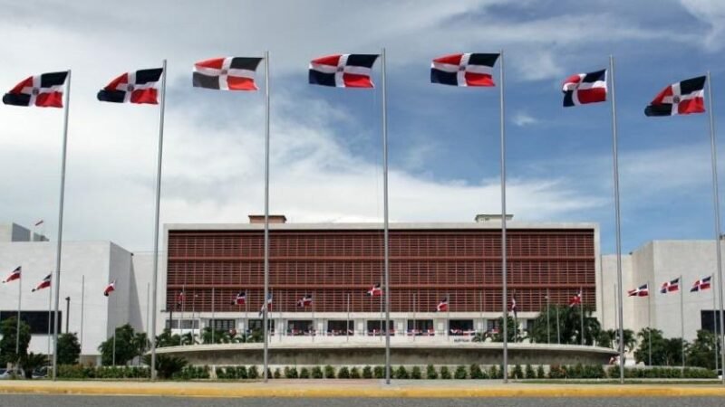 Congresistas que hicieron negocios con el Estado
