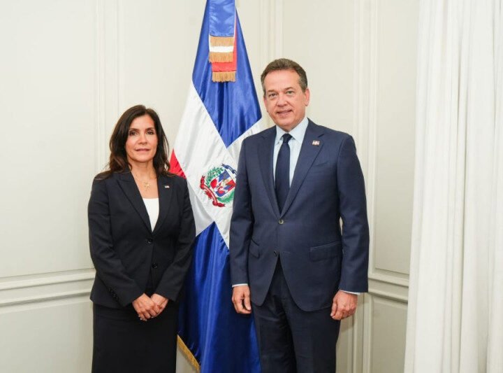 Nuevo canciller Bisonó se reúne con embajadora de Estados Unidos, Leah Campos