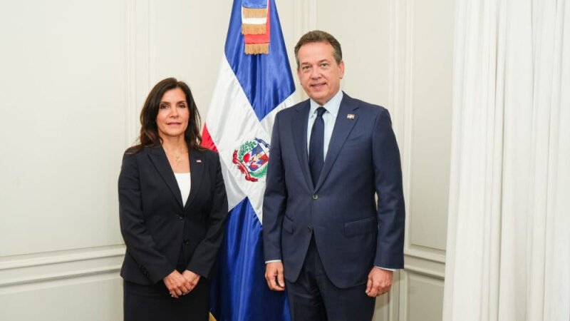 Nuevo canciller Bisonó se reúne con embajadora de Estados Unidos, Leah Campos