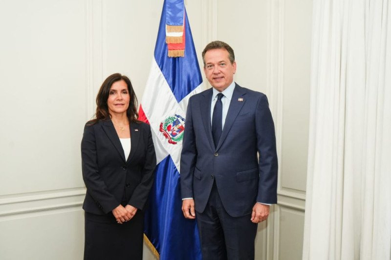 Nuevo canciller Bisonó se reúne con embajadora de Estados Unidos, Leah Campos
