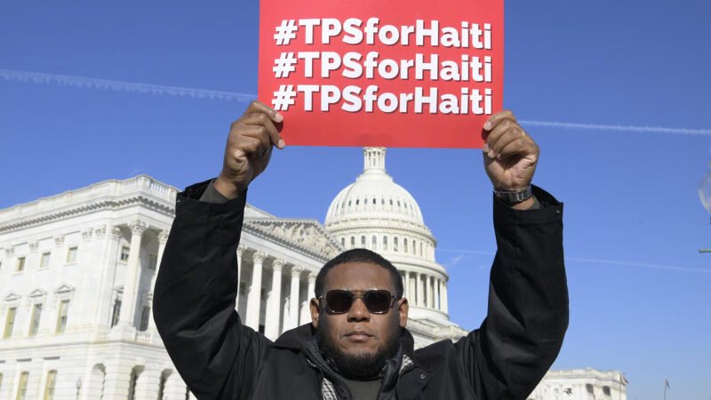 Deportan a más de 150 haitianos tras el término del TPS