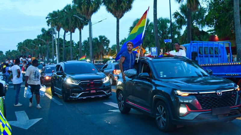 Celebran la decimonovena Caravana del Orgullo LGBTIQ+