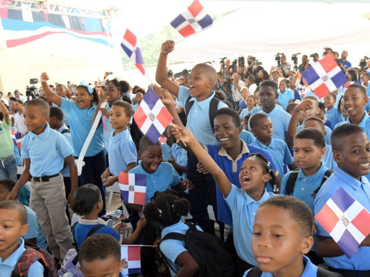 Inicia nuevo año escolar en RD
