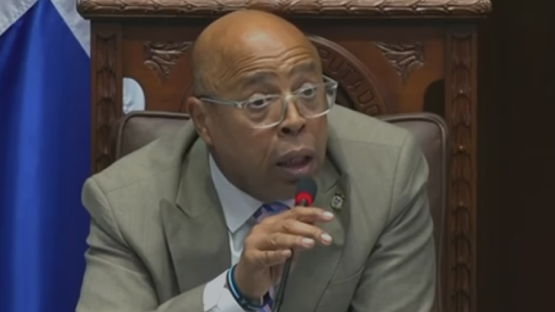 Alfredo Pacheco manda a callar a diputado de la FP: usted no tiene la palabra
