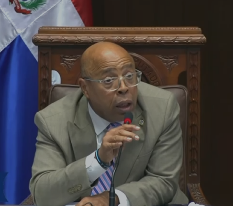 Alfredo Pacheco manda a callar a diputado de la FP: usted no tiene la palabra