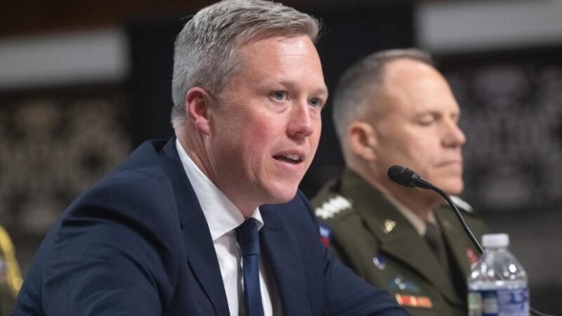 Secretario del Ejército de EEUU presenta su renuncia