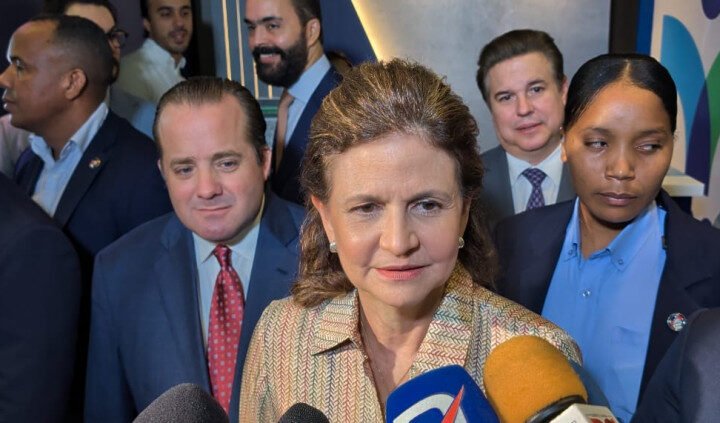 Raquel Peña habla sobre altas facturaciones con el servicio eléctrico y ahí mismo se fue la Luz