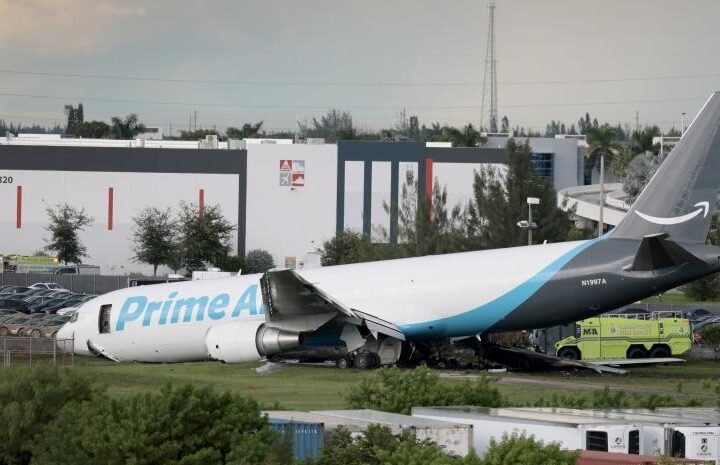 Registran cinco muertes en accidente avión de Amazon en Miami