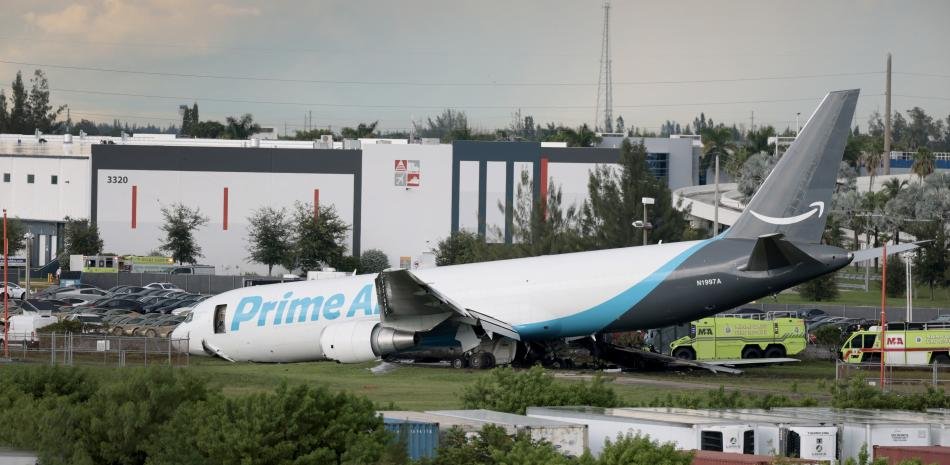 Registran cinco muertes en accidente avión de Amazon en Miami