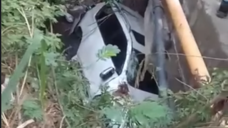 Gobernadora de Dajabón sale ilesa al caer por un puente