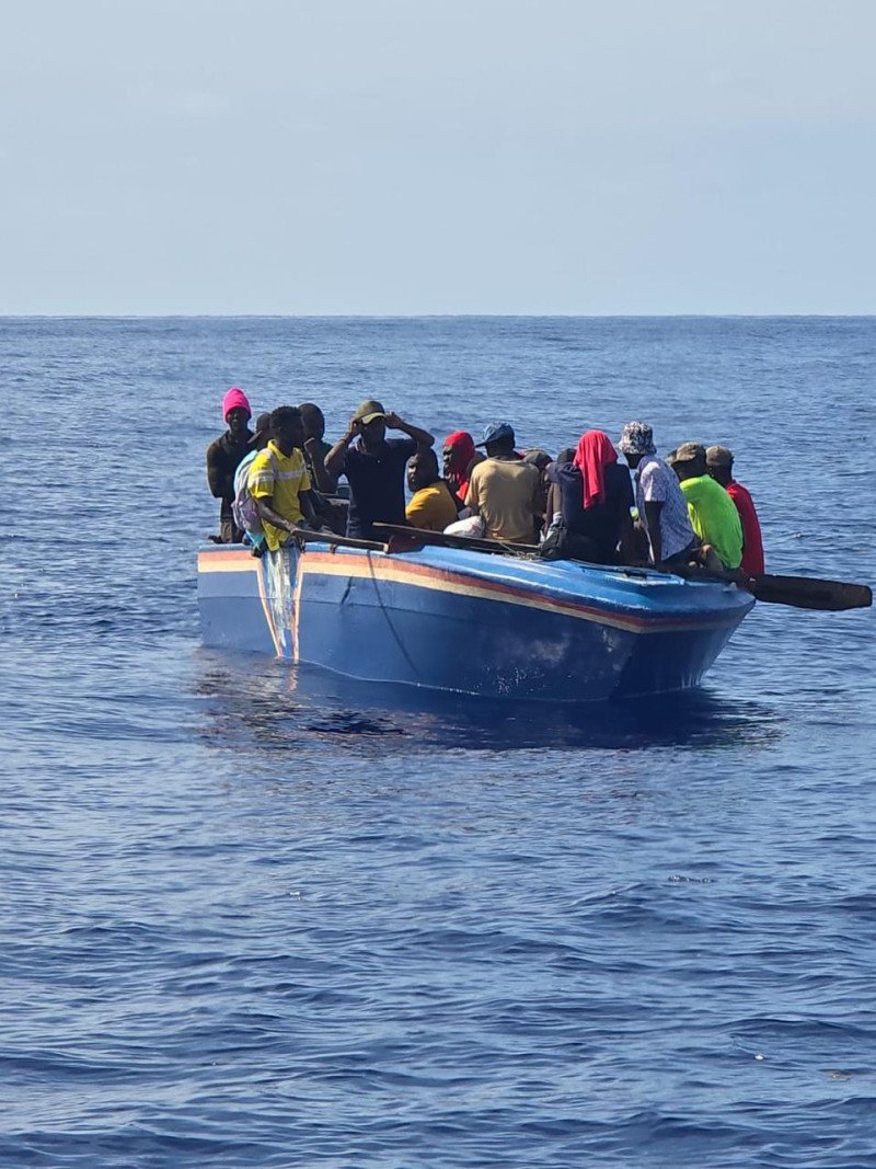Embarcación con 38 haitianos interceptada en aguas dominicanas