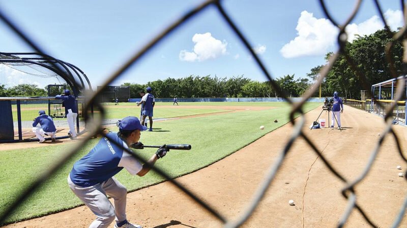 El Licey afila sus «garras» desde el primer día