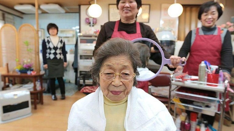 Por primera vez Japón supera las 100.000 personas con 100 años o más (y qué hay detrás de esta asombrosa longevidad)